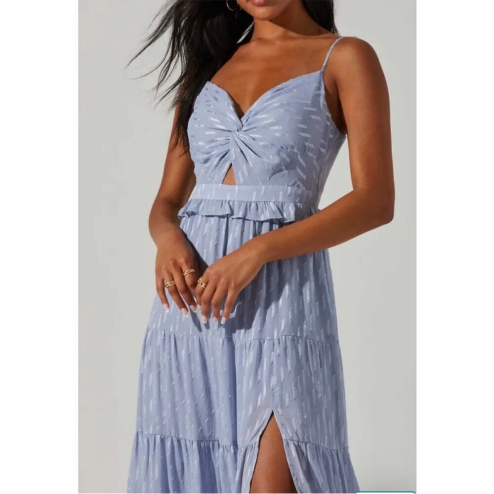 ASTR The Label Jacquard Tiered Light Blue Midi Dress Size Large
